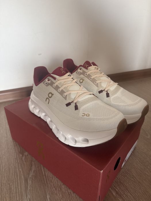 Спортивные крлссовки