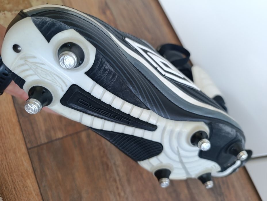 Бутонки Umbro Маратонки за футбол