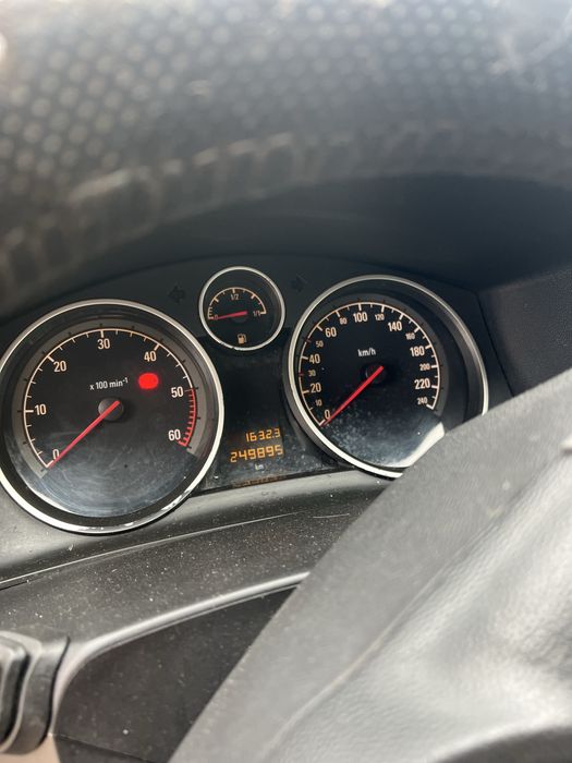 Vand opel astra h sau schimb cu logan 2012