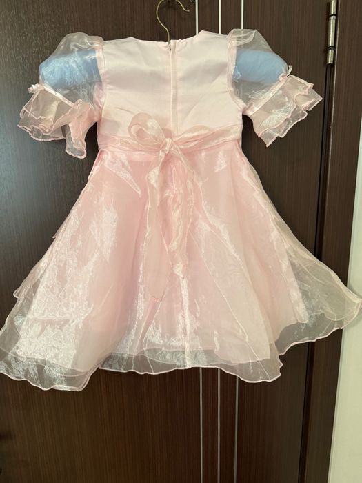 Рокля официална в нежно разово