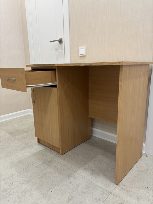 Продам письменный стол