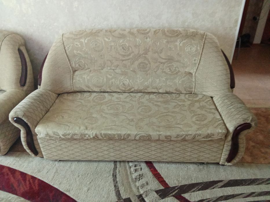 Продам 2 дивана б/у
