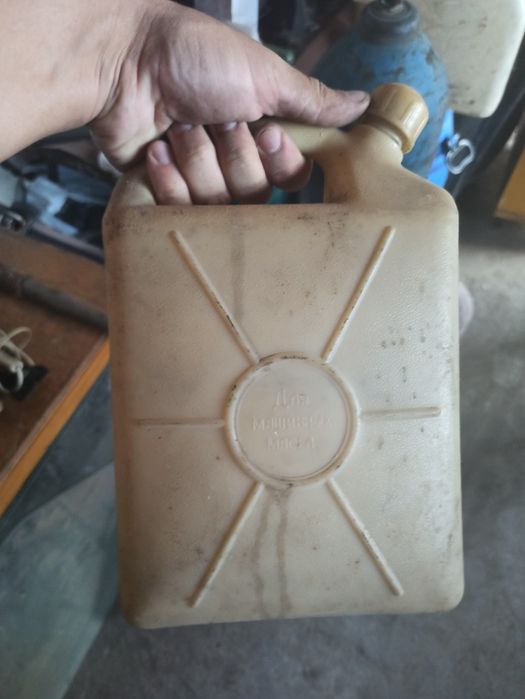 Канистры пластиковые разный объем