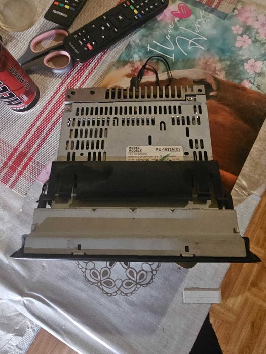 Продавам касетофон/CD за Peugeot 406