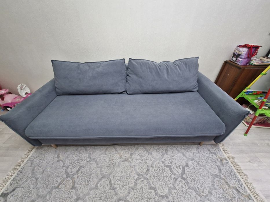 Диван хорошего качества.