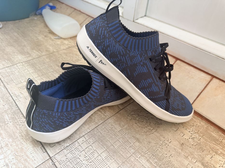 Adidasi Adidas Terrex marimea 44 purtati o data, pret 300 lei