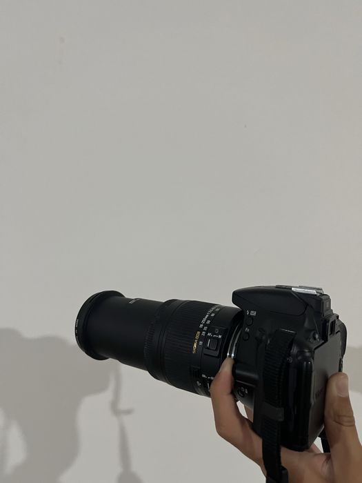 Kit DSLR Nikon D5500 + Obiectiv Sigma 18-250mm Maco OS + Geantă și Accesorii