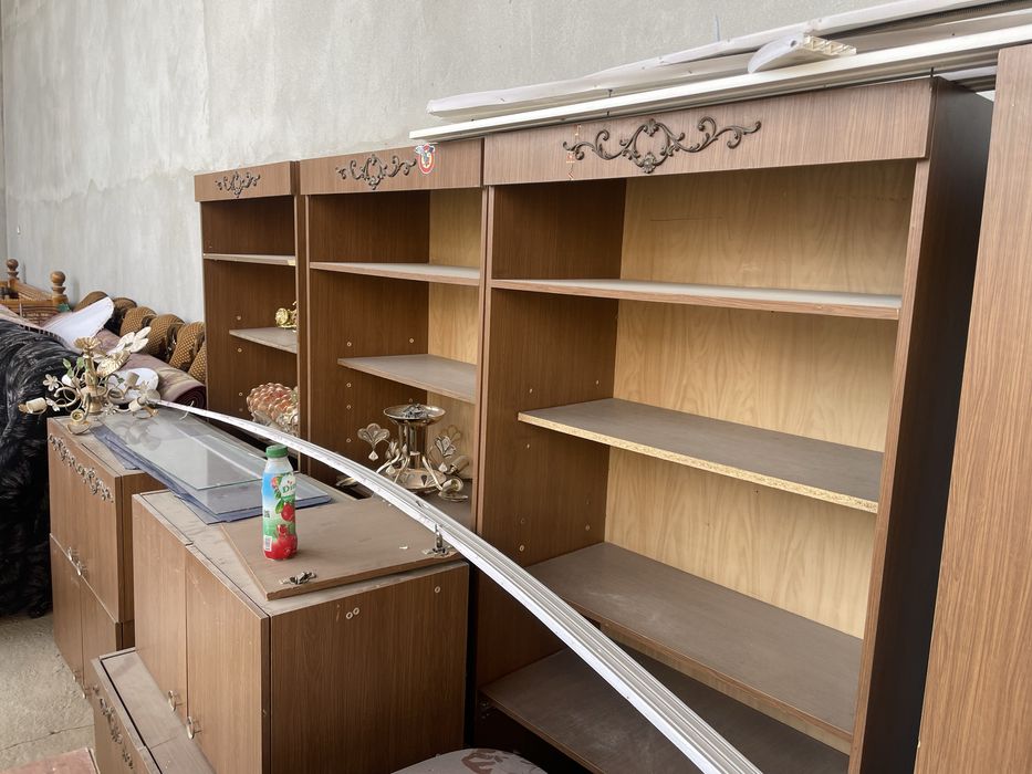 Стенка для зала / шкафы с полками, в хорошем состоянии