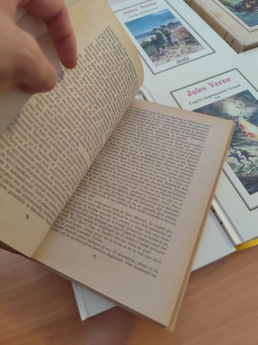 Vând colecție cărți Jules Verne la pachet