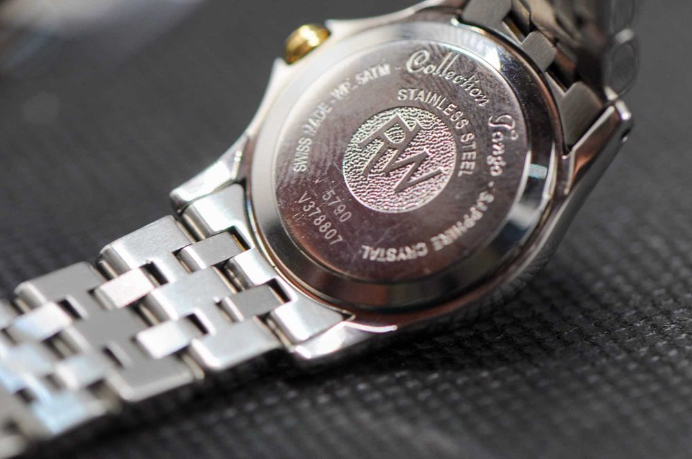 Швейцарски дамски часовник с диаманти - Raymond Weil Tango 5790