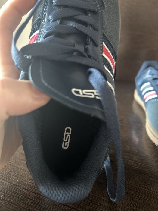 Продам обувь тенниски для мальчика