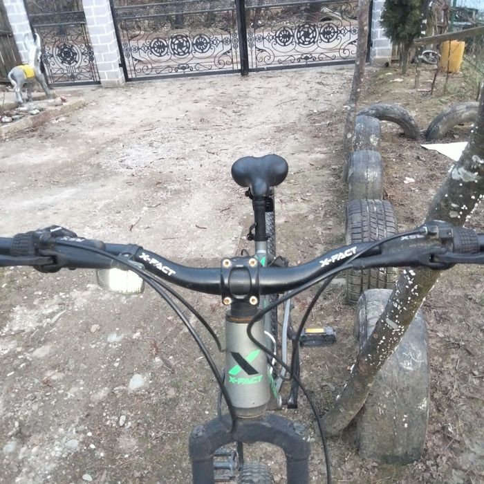 Bicicleta of roade cât și de strada