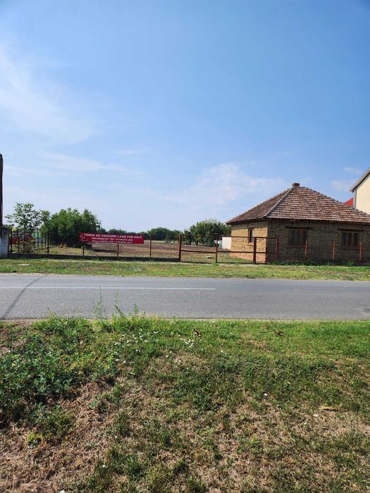 Teren intravilan 7612 mp Curtici – 26m front stradal, utilități, acces asfalt