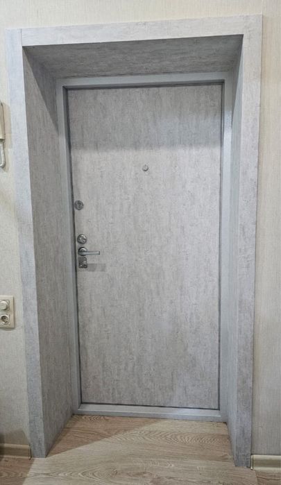 Металлическая дверь