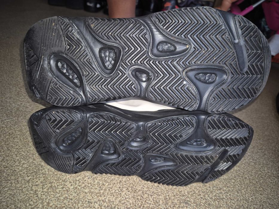 Оригинални маратонки Adidas Yeezy Boost 700 , 45 номер