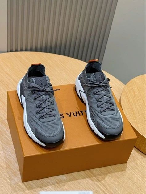 LV Runner Tatic Sneaker Grey