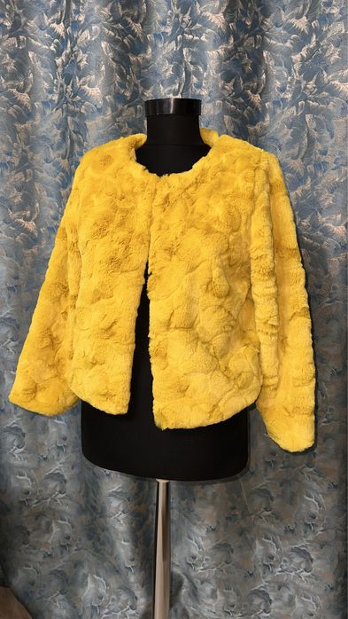 Capa de blana galbena