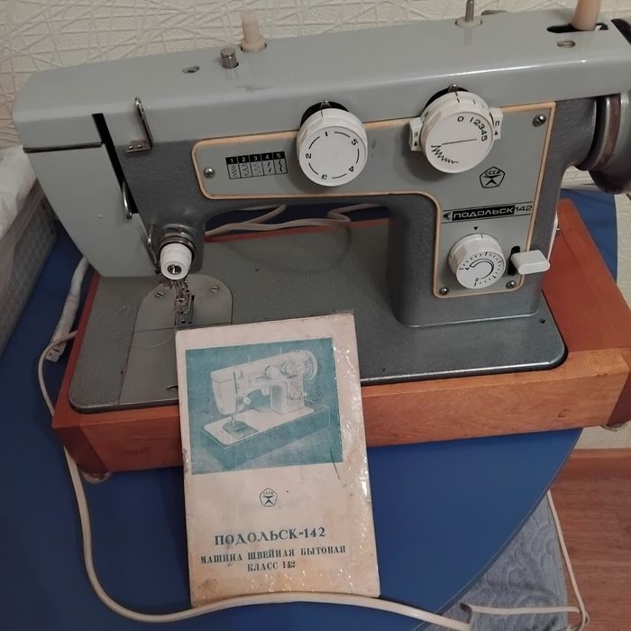 Швейная машинка Подольск-142