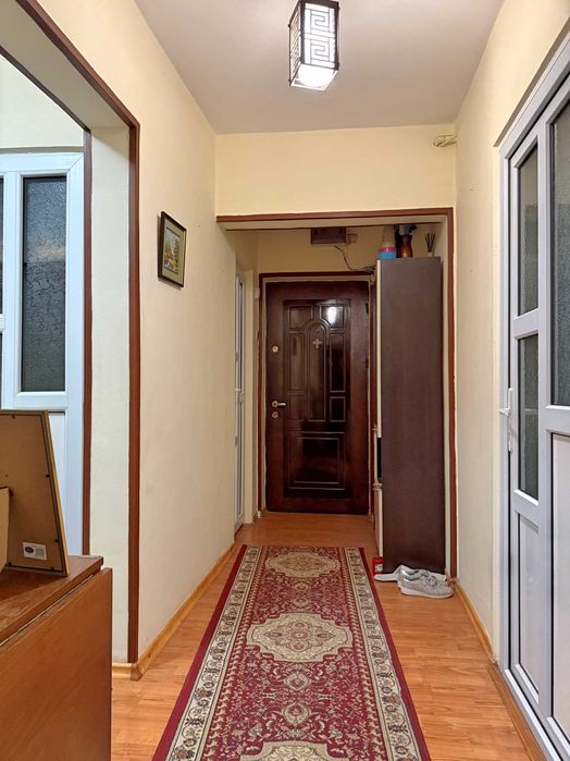 Inchiriez Apartament 3 camere-zona 1 Mai