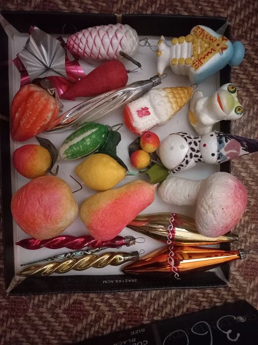 СССР ёлочные игрушки в большом количестве.