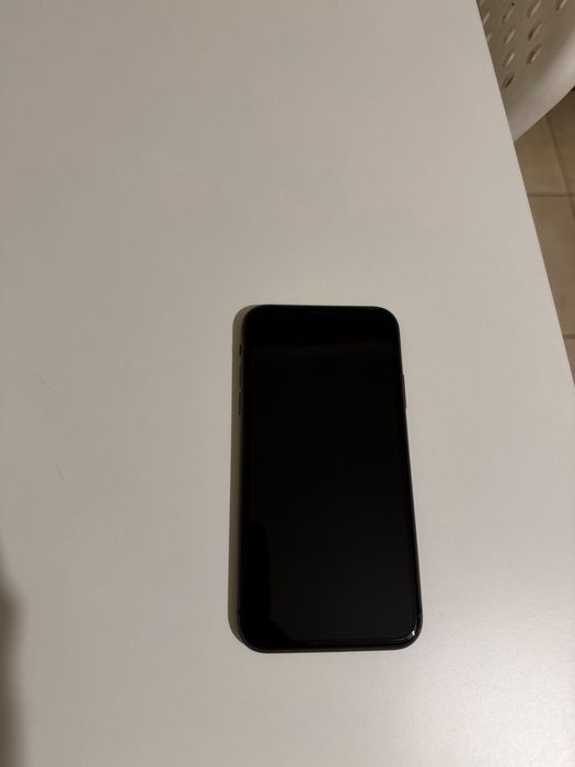 iphone 11 64 gb черен ПЕРФЕКТЕН