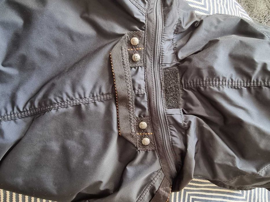 Продается куртка ветровка