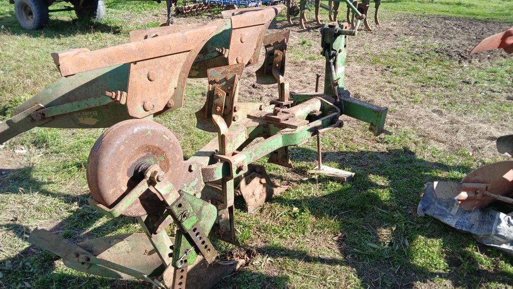 Plug reversibil cu 3 si 2 brazde