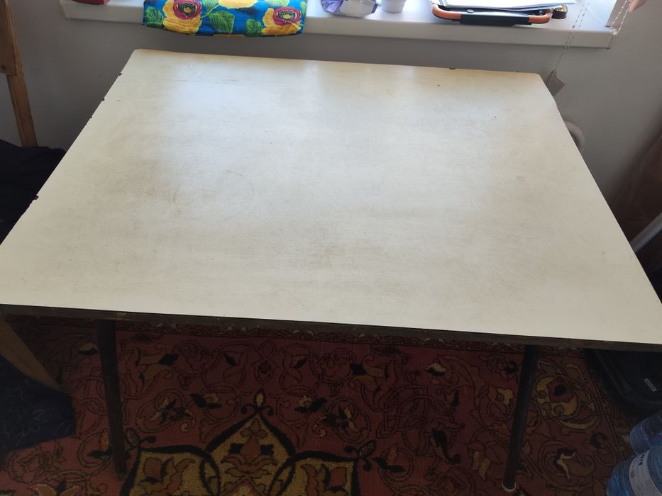 Продам обеденный стол