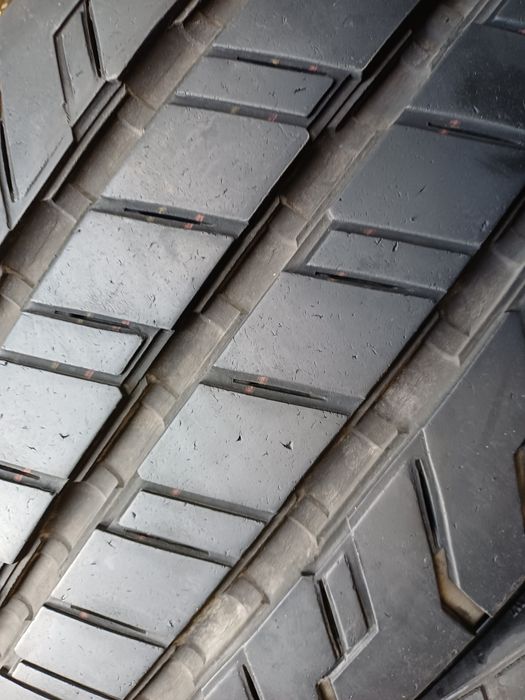 Гуми 235/65/16С Континентал