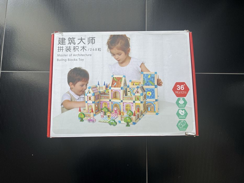 Set de piese de construit din lemn pentru copii