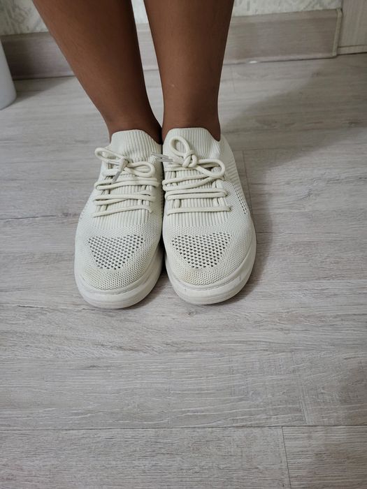 Кроссовки для девушек