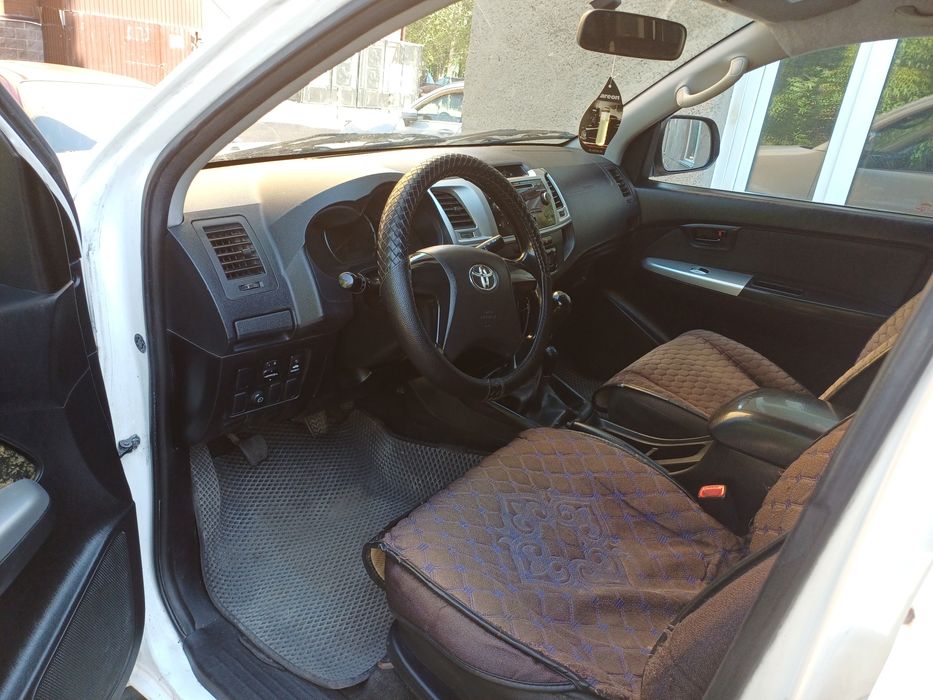 Тойота Хайлюкс 2014