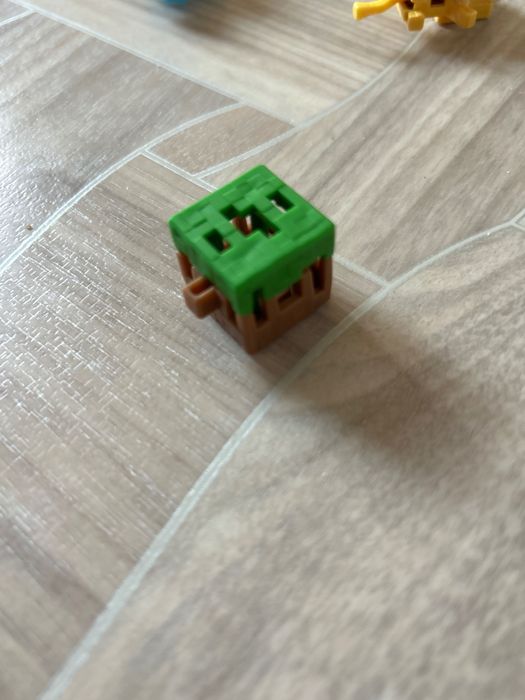 Продам фигурки киндера джой