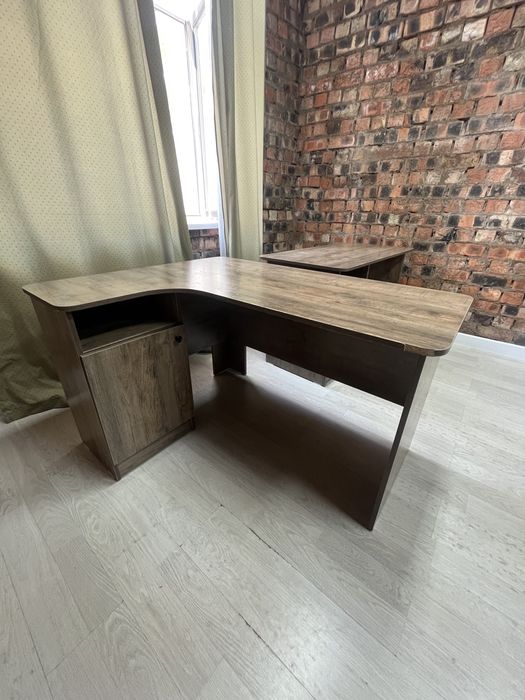 продам офисный стол с полочкой