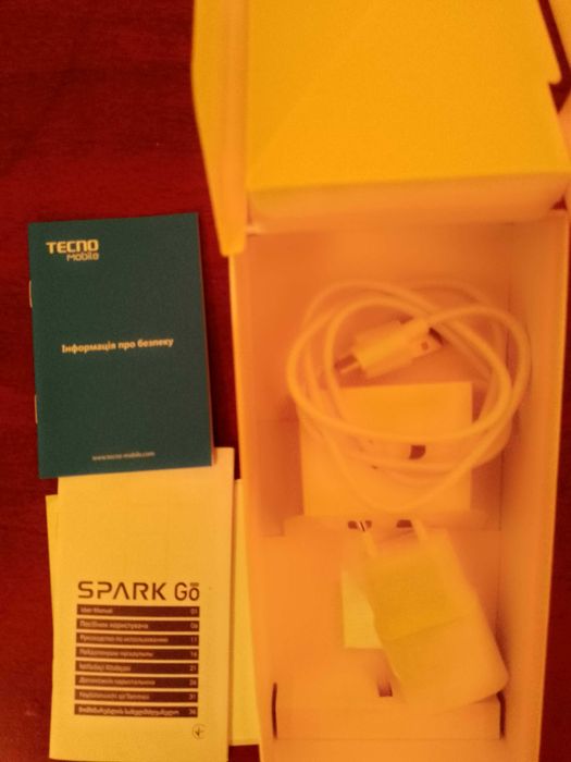 Tecno spark 4+3/64 GB yangi, garantiyasi bor, otpechatkasi bor