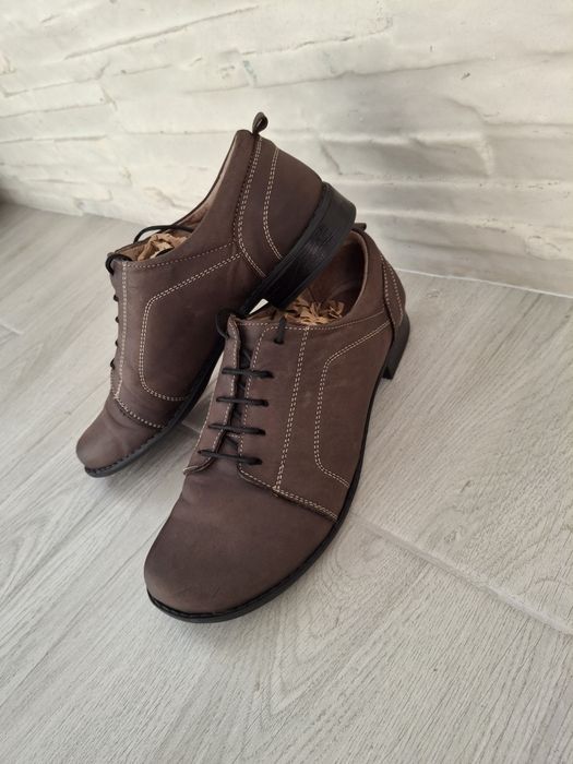 Pantofi damă din piele naturală, marimea 38 in stare foarte bună