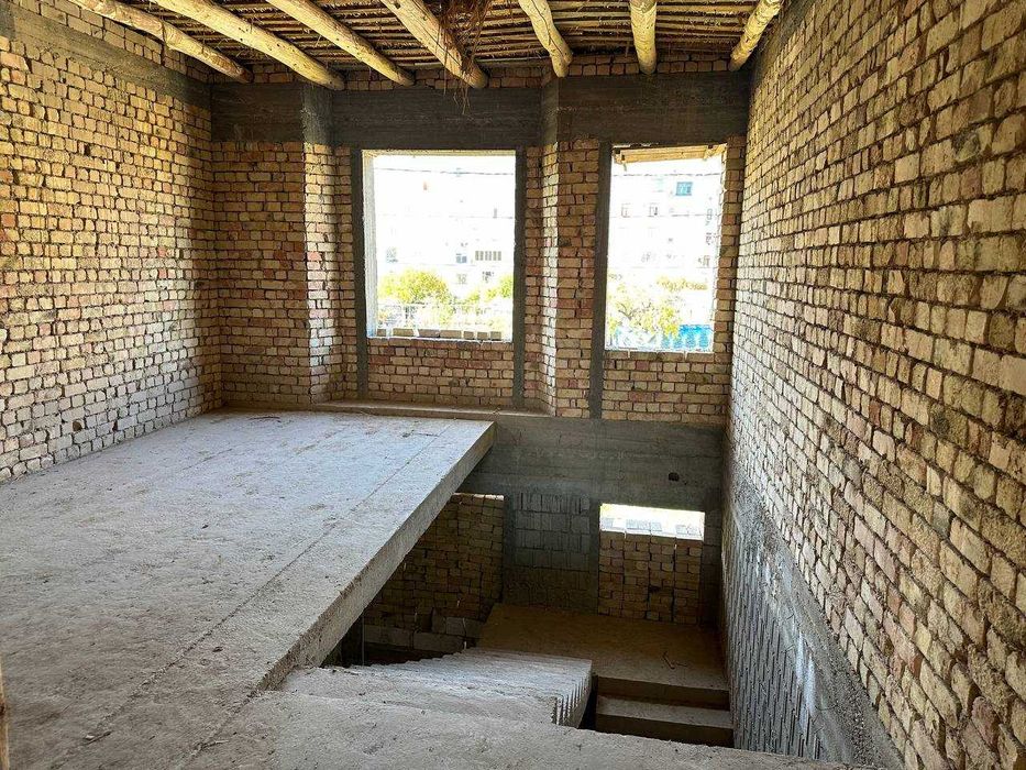 дом новостройка (участок)