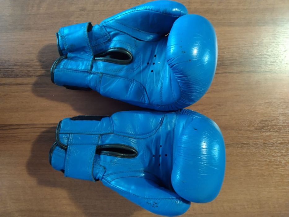 Набор перчатки и шлем боксерские