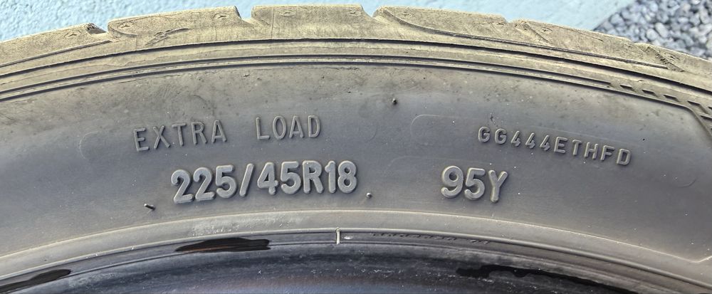 2бр 225/45/18 на 7мм с 20дот Гудиер