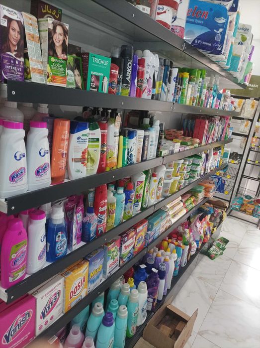 Dokon uchun stelaj haladilnik kanditsaner