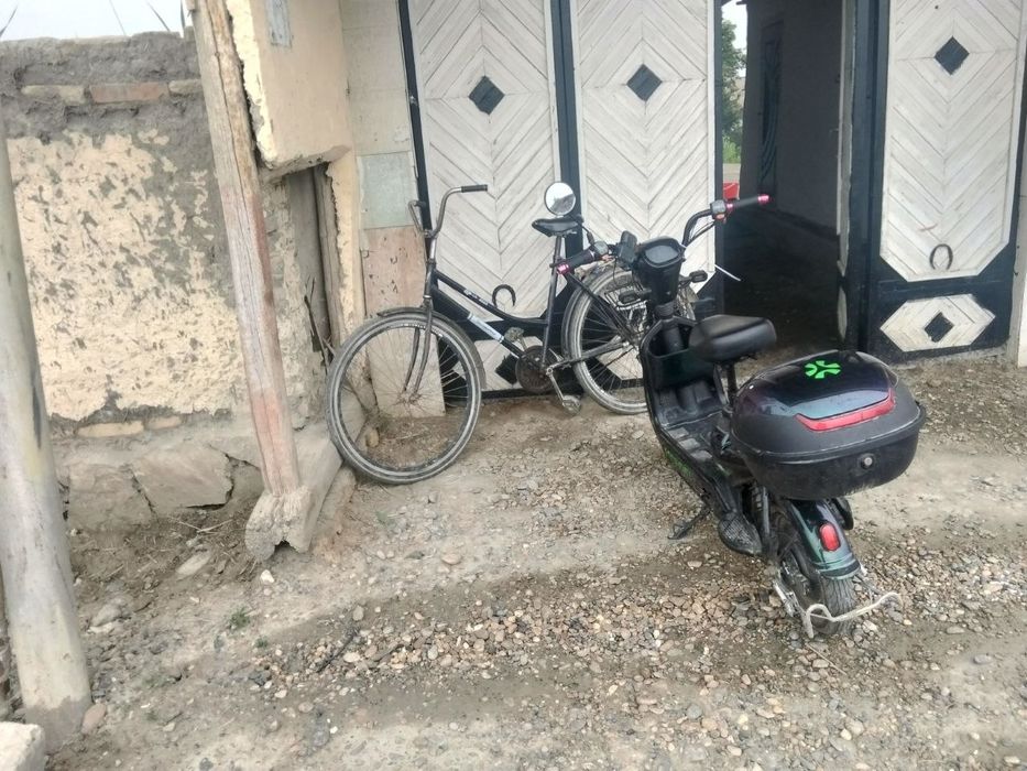 Elektiron moto sotiladi srochni pul zarirligi uchun