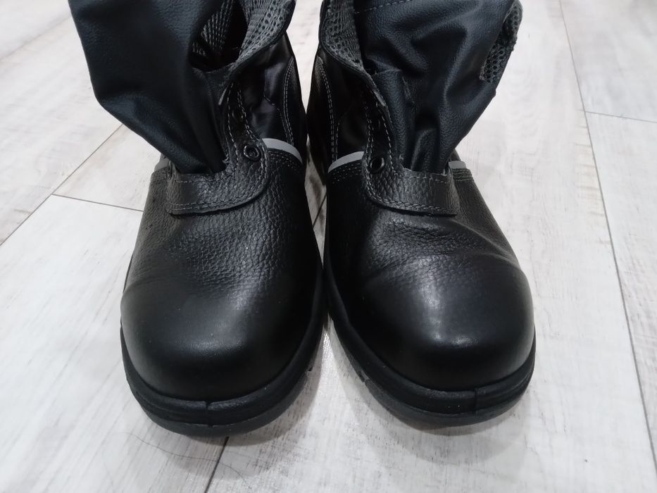 Ботинка сатылады