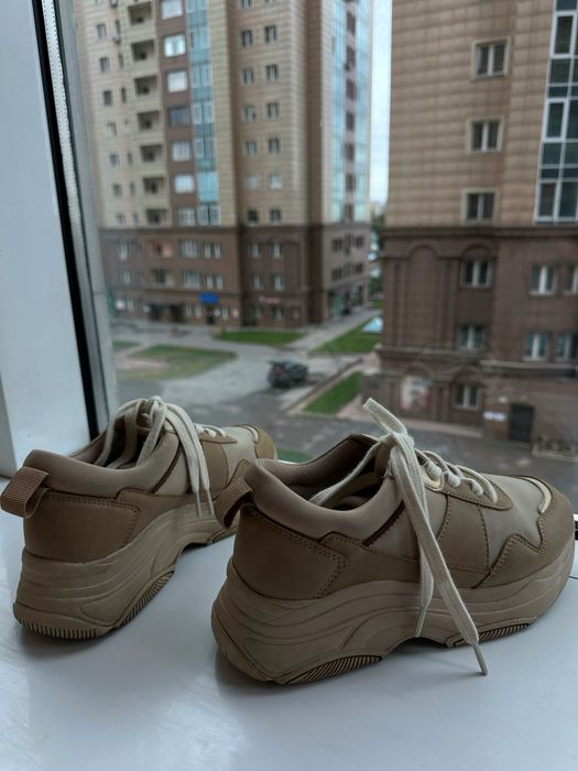 Кроссовки. 37 размер