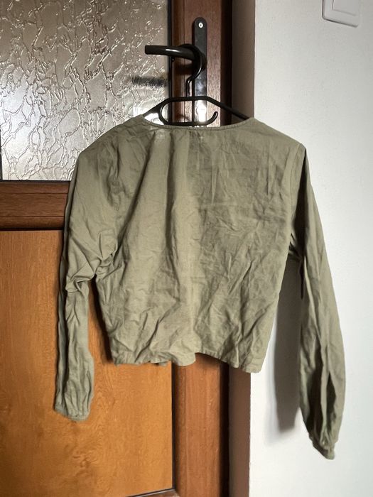 Bluză Scurtă Verde Khaki cu Nasturi și Nod H&M