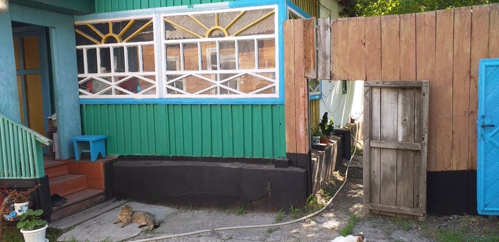 Продаётся дом, с большим участком