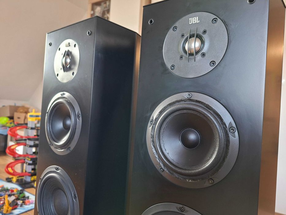 Мощна аудио система: Тонколони JBL XTi 80 + Мрежов 7.2 Ресийвър Yamaha RX-V679 (Wi-Fi, 4K, Bluetooth)