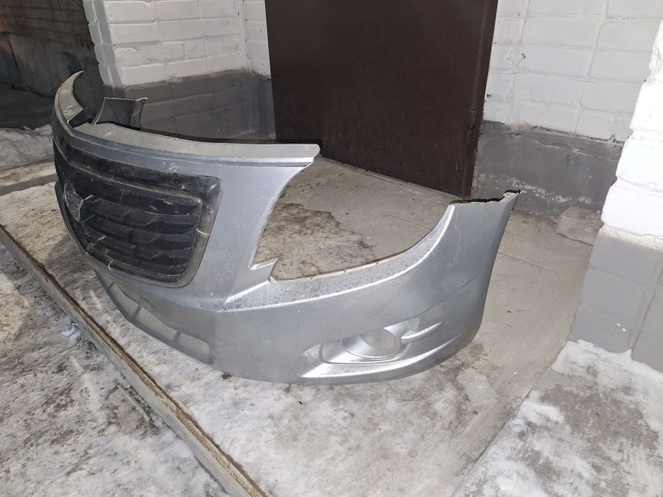 Продам бампер равон