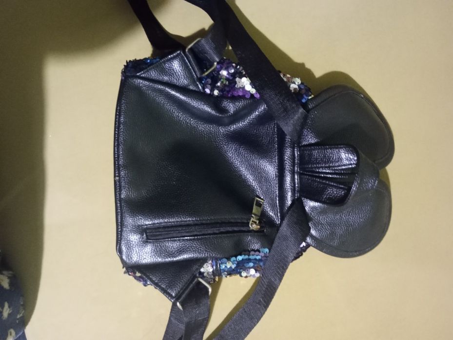 Чисти нова тийнейджърска  раничка