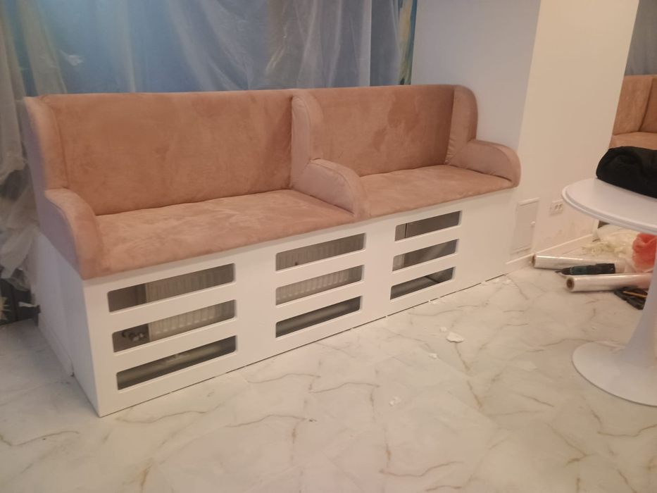 Mobila de bucatarie si canapea
