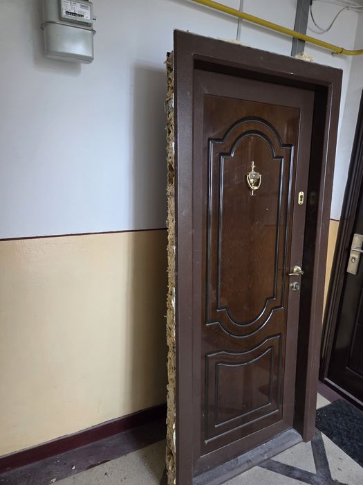 Usa de întrare apartament